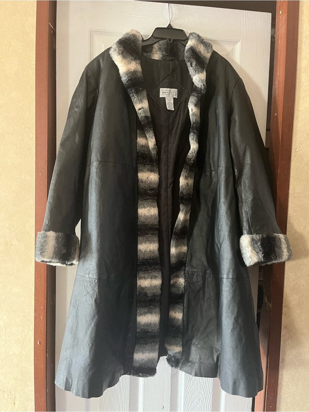 VTG Via Accenti Black Leather FauxFur Trim Long Overcoat Jacket Plus22W Like New